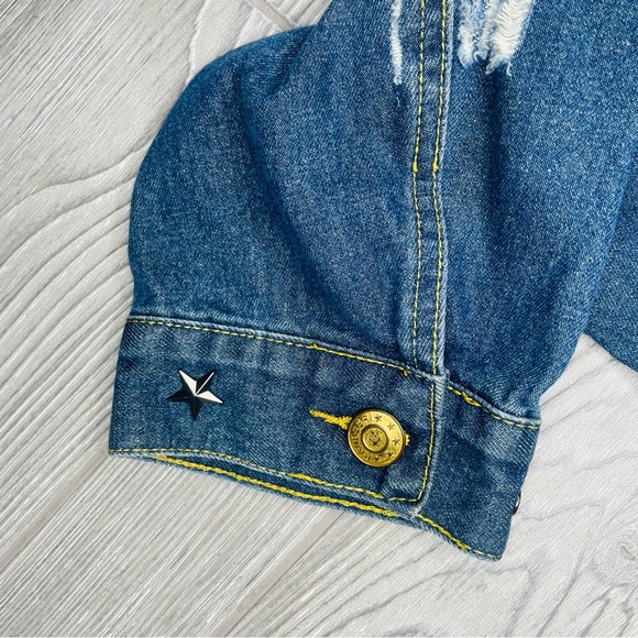 Upcycled ranbeeri blue jeans jacket with rivets and punch rock patch’s XL stars - Picture 2 of 8
